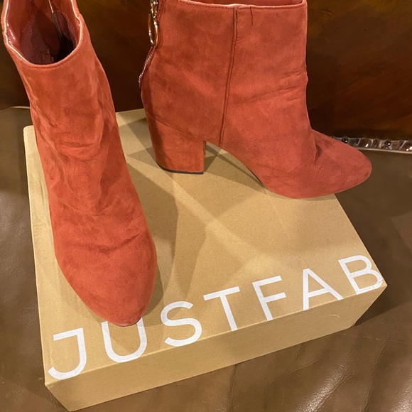 Fall Trendy Ladies Booties - Picture 2 of 4